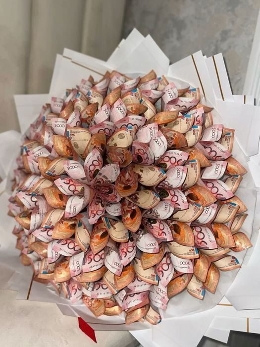 Денежный букет,Киндер Боксы