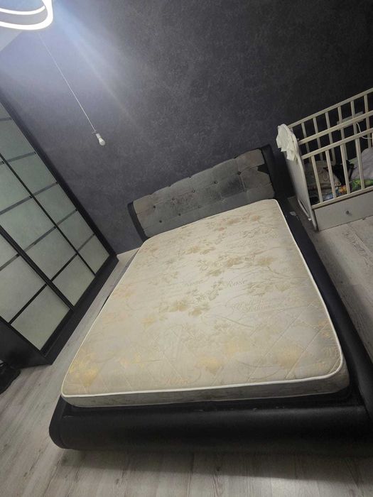 Кровать спальная