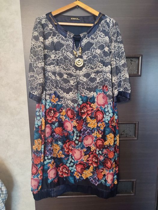 Продам платья и белую блузку