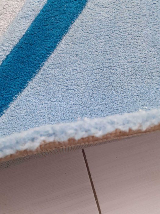 Продавам запазен мокетен килим - 35лв.