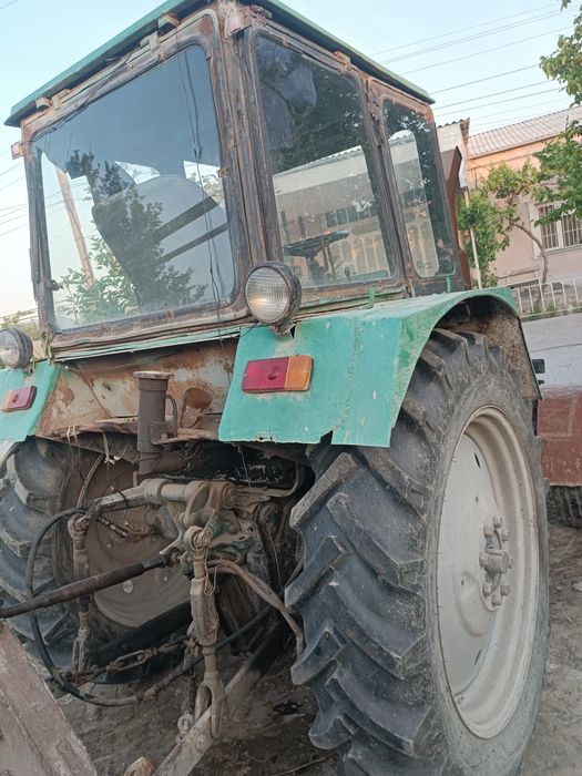 Traktor tez va arzon sotiladi