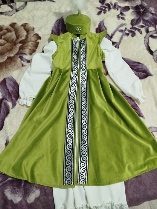 Казахское платье с головным убором