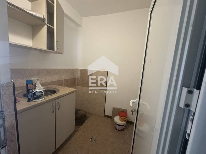 Дава се под наем Тристаен апартамент в Хасково, Център - 75 кв.м за 318.75 € - Снимка #5