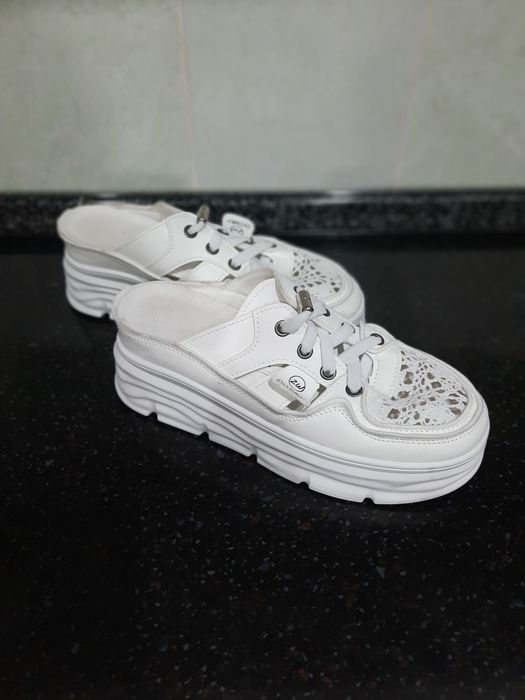 Продам женские новые туфли