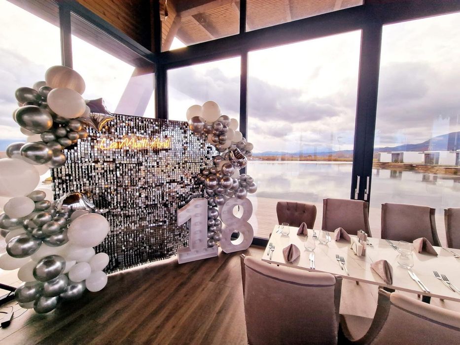 Botez, nunți, petreceri - evenimente cu baloane și flori artificiale