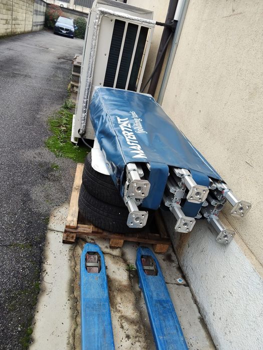 Шатра 8×4 запазена.