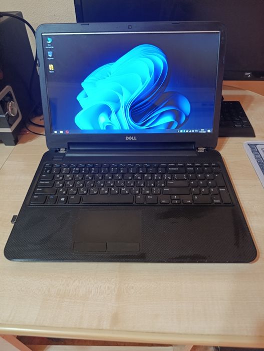 Ноутбук i5 Dell.