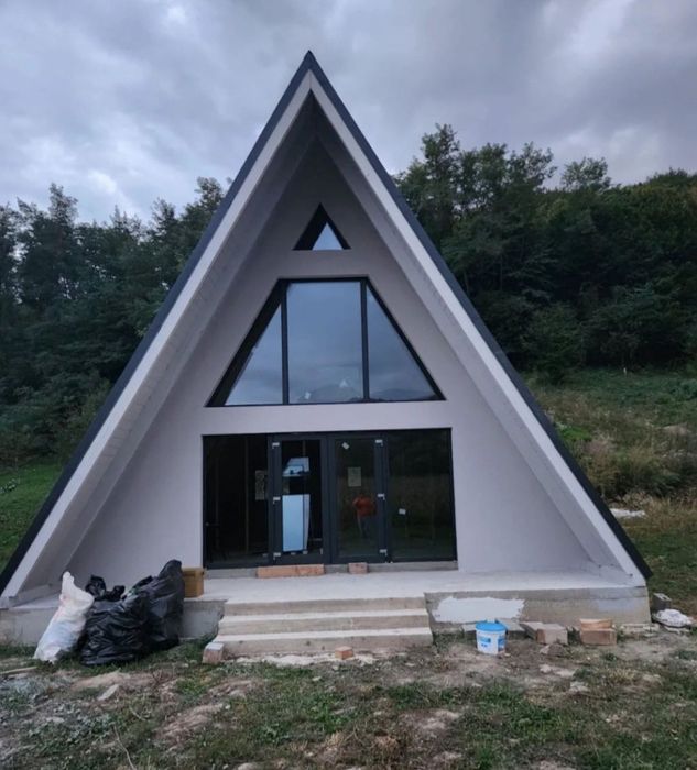 Vindem cabane tip A-frame