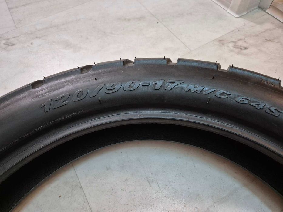 120/90 - 17 M/C 64S   Pirelli Scorpion Trail , 160/80 - 15 Bridgestone Exedra Max