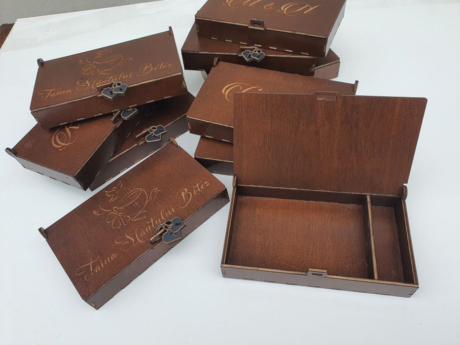 Cutiuțe pentru fotografii și stick USB