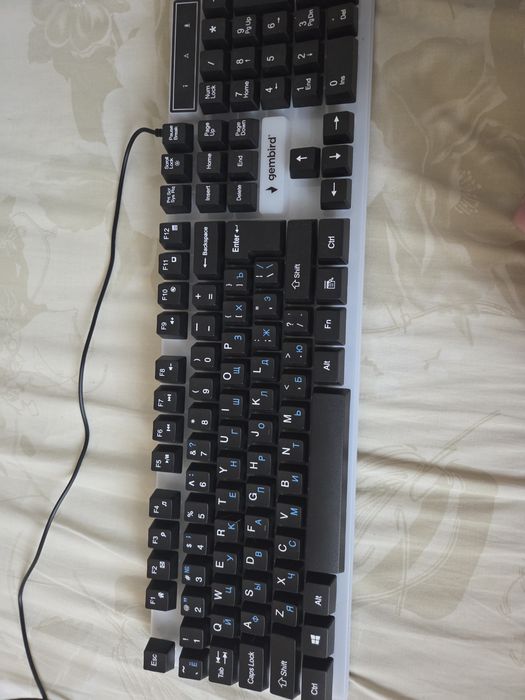 Продам клавиатуру