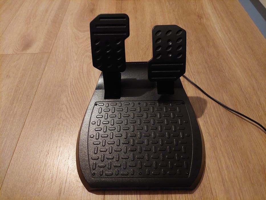 Vând volan thrustmaster ferrari 458 italia