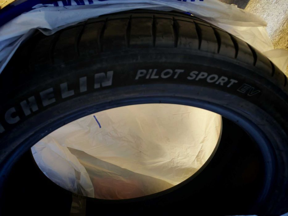 Летни гуми за електрическа кола Michelin Pilot Sport EV 235/45/R19