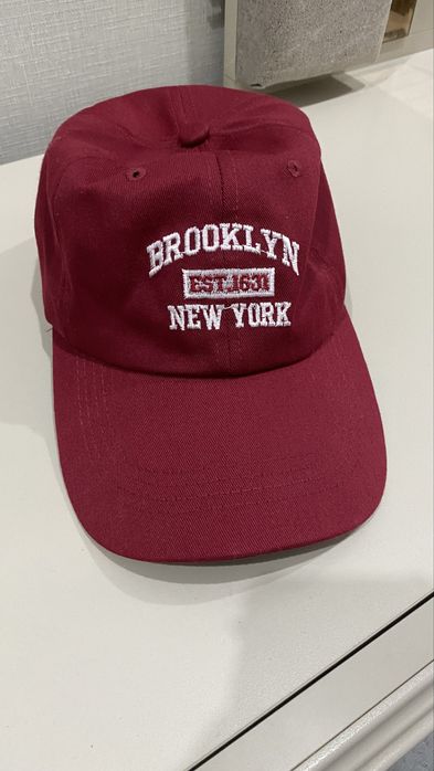 Кепка сатылады красный