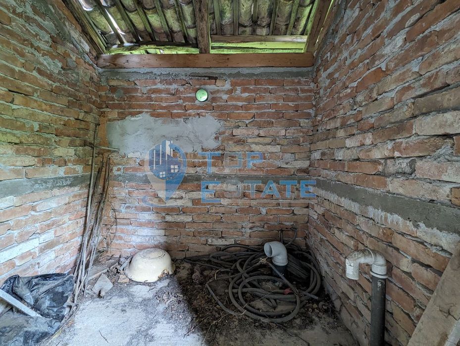 Къща с каменни основи и панорамна гледка в село Миндя