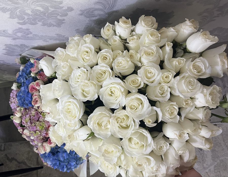 Букет пышных цветов