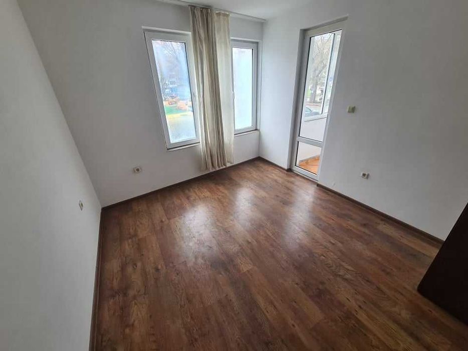 Дава се под наем Двустаен апартамент в Бургас, Възраждане - 72 кв.м за 153 € - Снимка #1