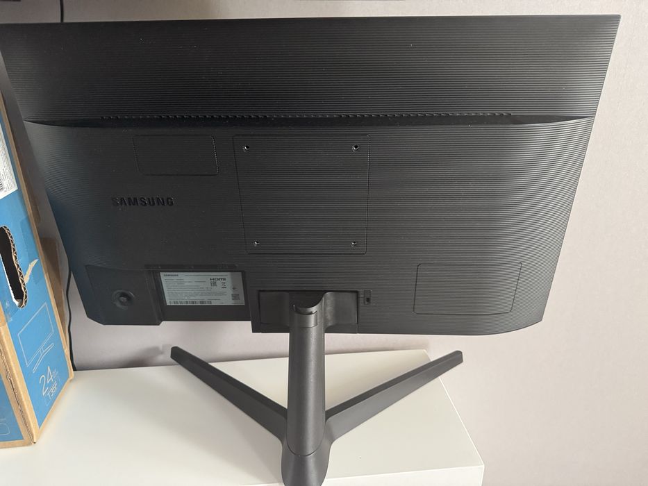 Монитор Samsung 24 дюйма Full HD
