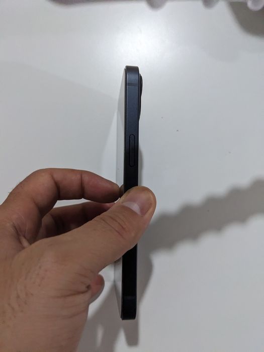 Продам iPhone 13 256 Гб