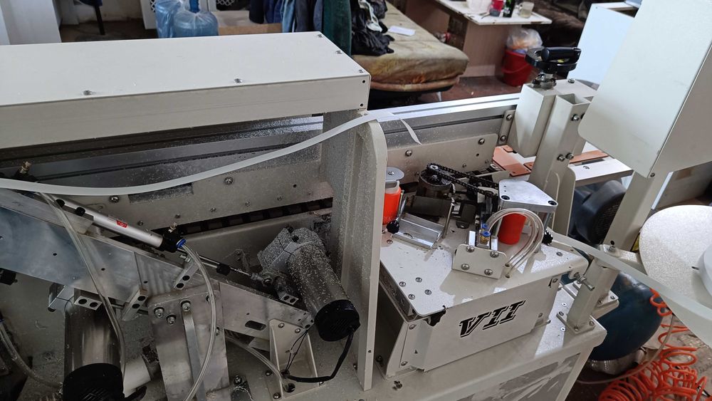 Станок кромкооблицовочный