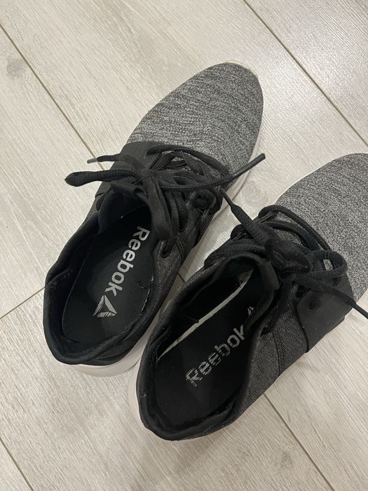 Женские кроссовки