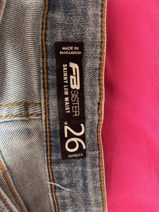 3 blugi si 2 tricouri Lee Cooper Fishbone