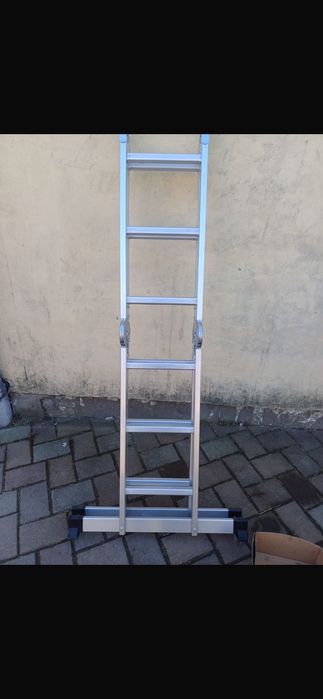 Scara multifuncțională cu platforme