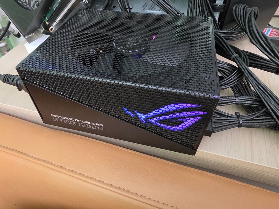 ROG Strix 1200W Aura Edition