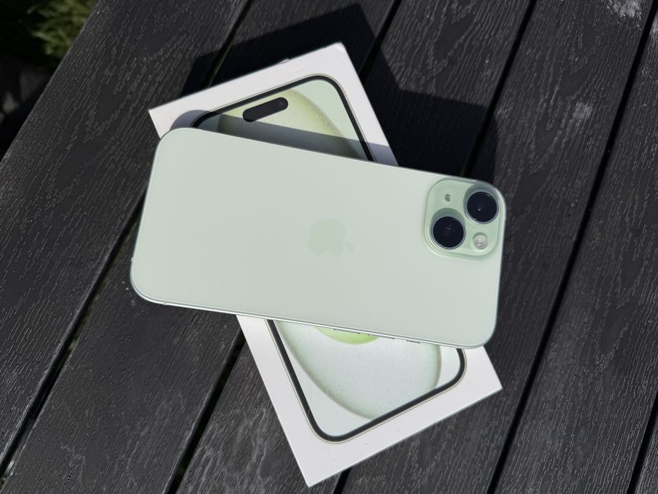 Iphone 15 green
