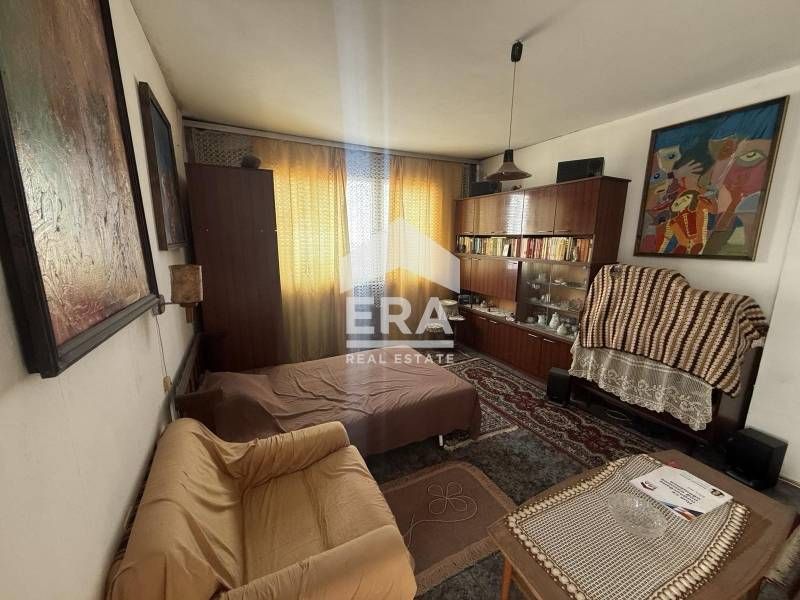 Двустаен апартамент в ж.к. Дружба 3