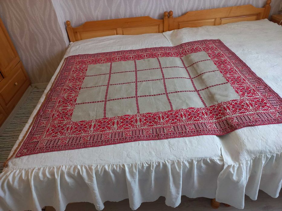 Уникално голямо каре с българска ръчна бродерия