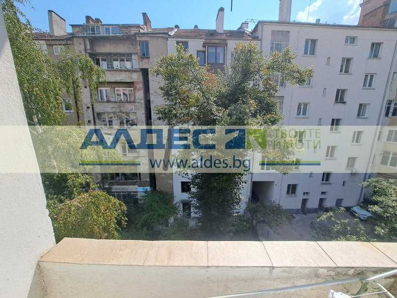 Продава се Двустаен апартамент в София, Център - 65 кв.м за 3677 €/кв.м - Снимка #3