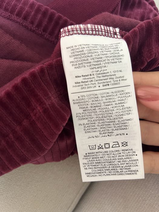 Top Jordan din catifea cu logo brodat