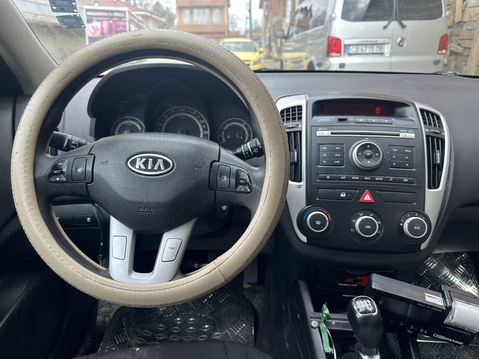 Лек автомобил KIA CEED  Жълта
