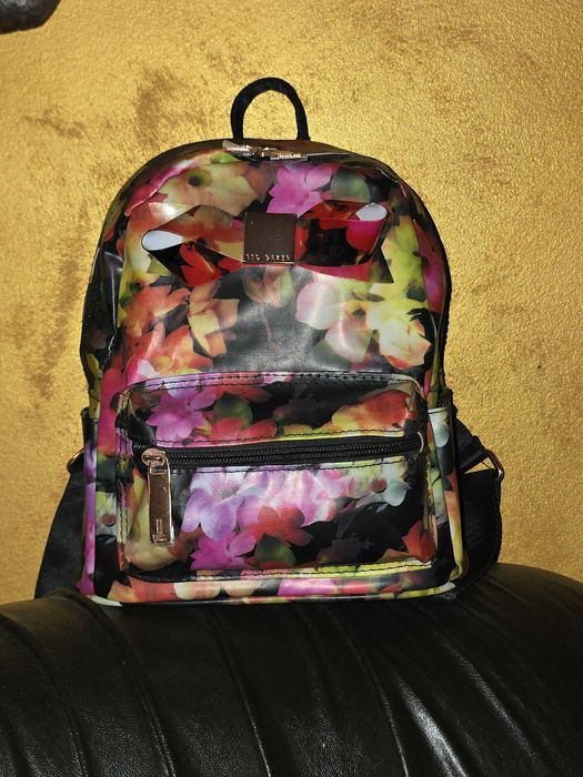 Ted Baker страхотна нова раничка