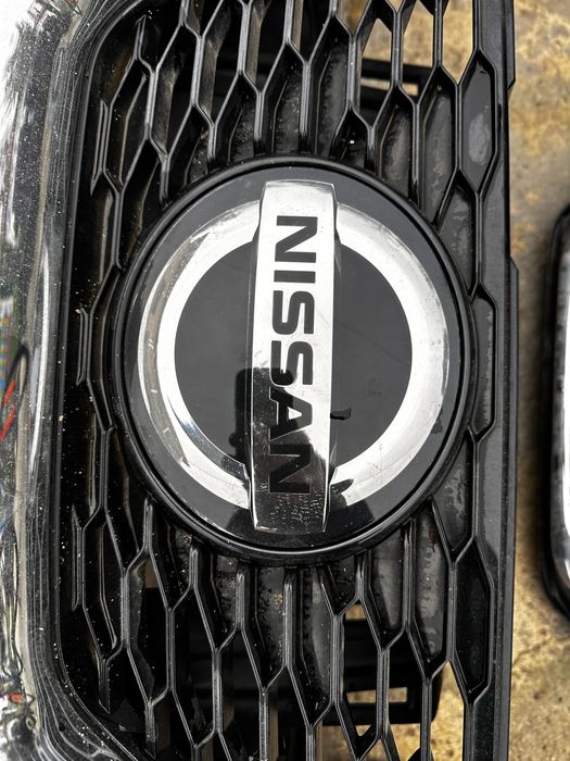 Bară față grilă radiator nissan qashqai .