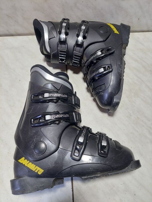 Clapari ski schi Dolomite  mondo 24   corespunde mărimii 37