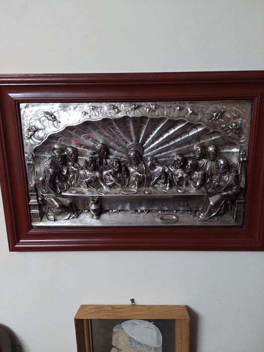 Icoana argintata și tablou vechi