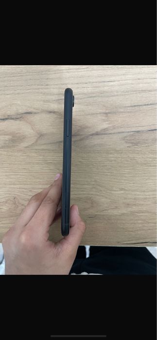 Продам iPhone XR