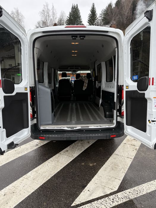 De vânzare FORD TRANSIT euro 6 8+1 autoturism