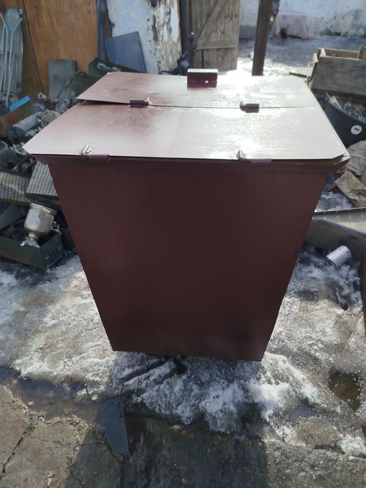 Мусорный бак кантенера