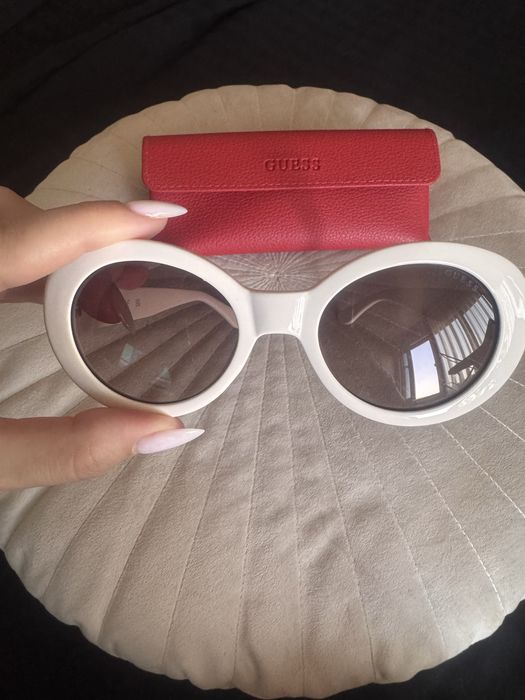 Слънчеви очила Guess в бяло