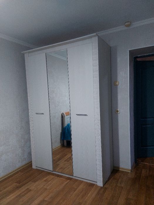 Продам шкаф белый