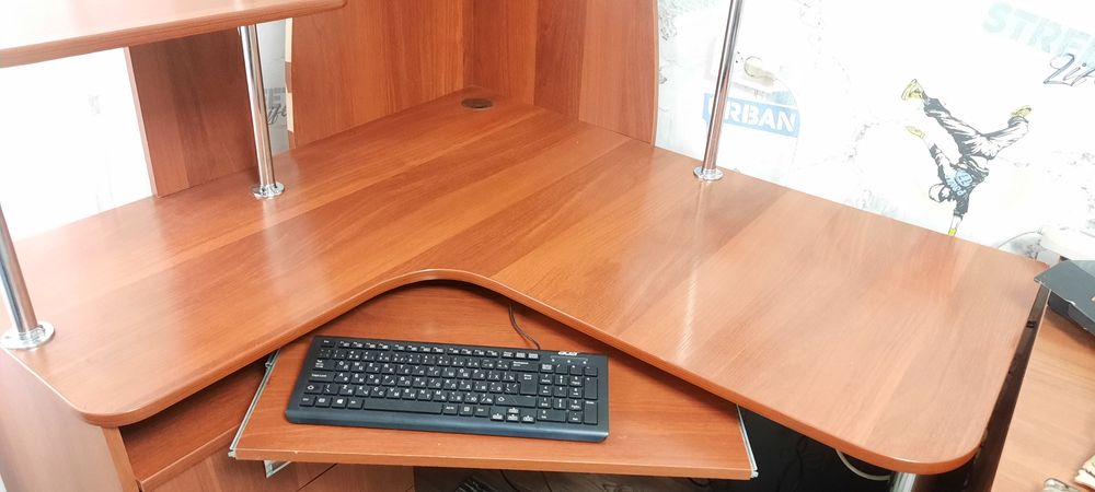 Продам Компьютерный стол