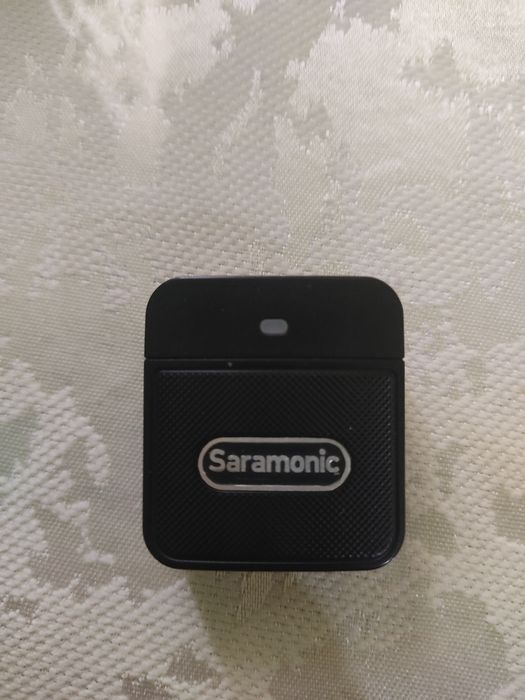 Bu Saramonic Blink100 simsiz mikrofon tizimining qabul qiluvchisi yoki