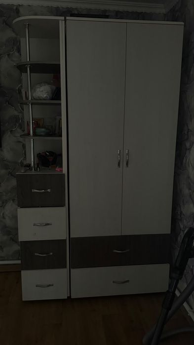 Шкаф с боковыми полками
