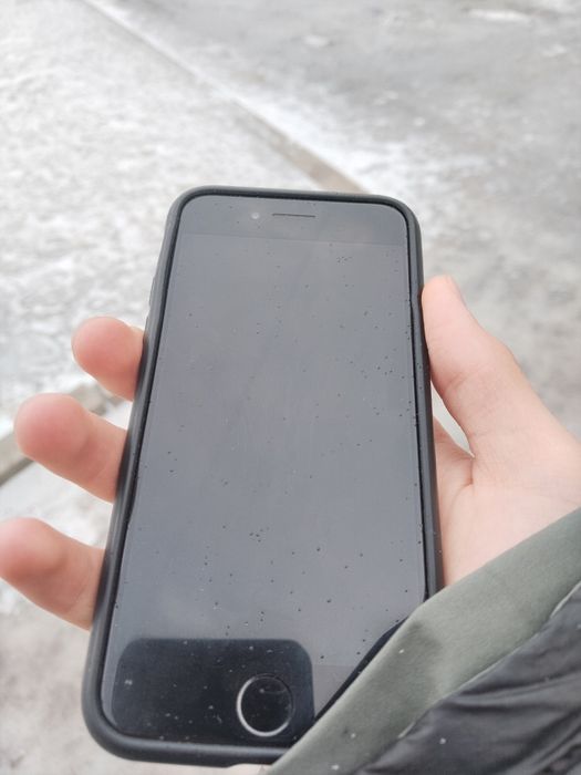 Айфон се 2 поколение (2022)