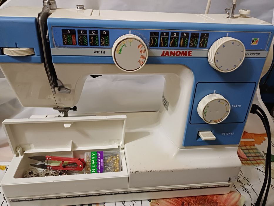 Швейная машинка с электроприводом