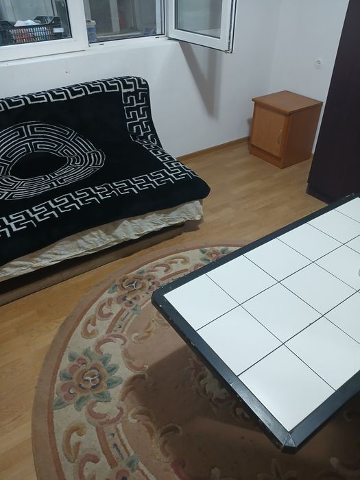 Închiriez o camera la casa ,decomandata ,baie separata