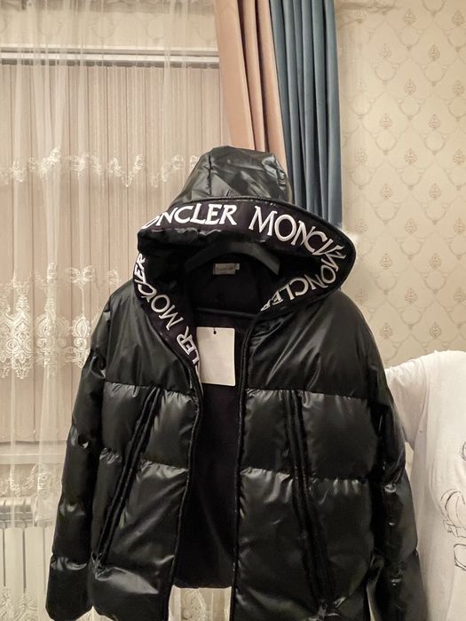 Продам куртку Moncler!